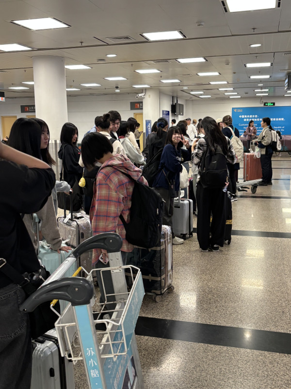 102103、中国厦門空港到着